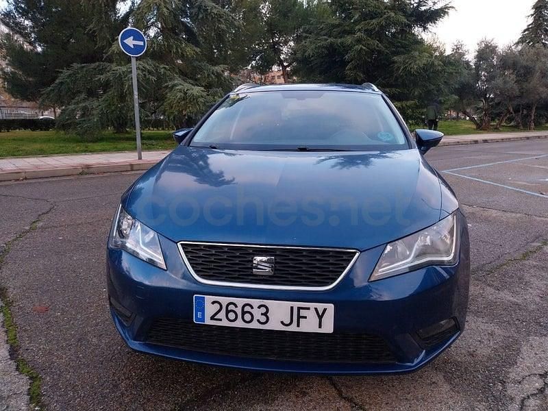 Usado Seat Leon Style 110 CV (80 kW) 2015 Azul Familiar