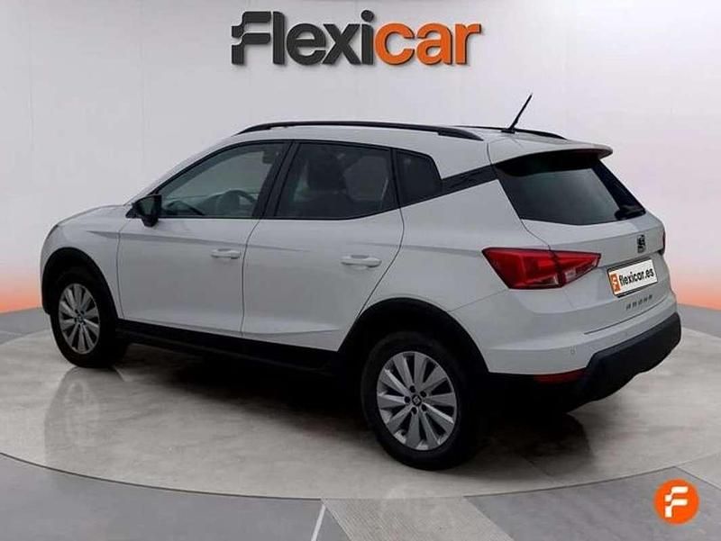 Usado Seat Arona Ecomotive 95 CV (69 kW) 2019 Blanco SUV