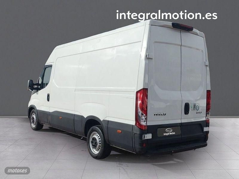Usado Iveco Daily 156 CV (114 kW) 2023 Blanco Van