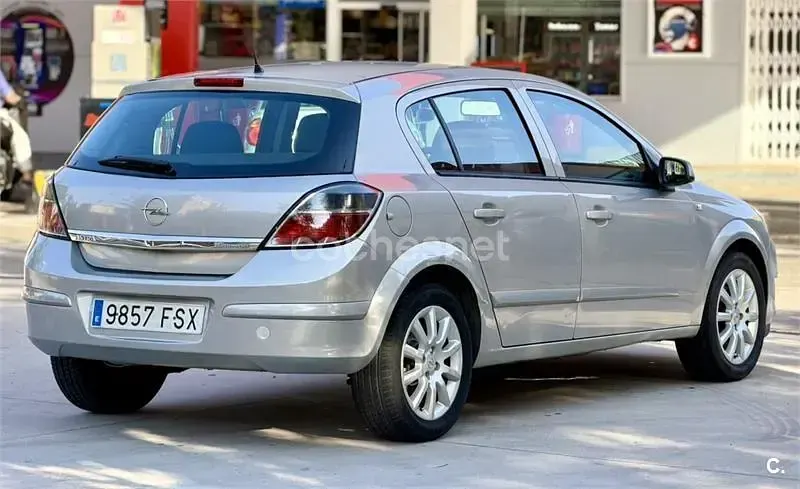 Usado Opel Astra Sport 105 CV (77 kW) 2007 Beige Berlina