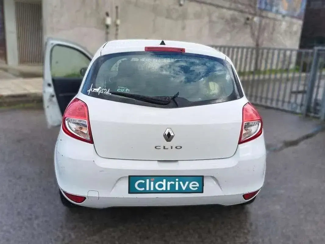 Usado Renault Clio Expression 86 CV (63 kW) 2010 Blanco Utilitario