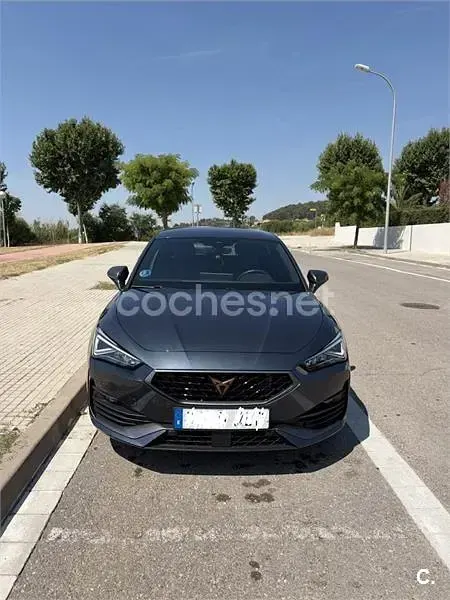 Usado Cupra Leon 150 CV (110 kW) 2023 Gris / plata Berlina