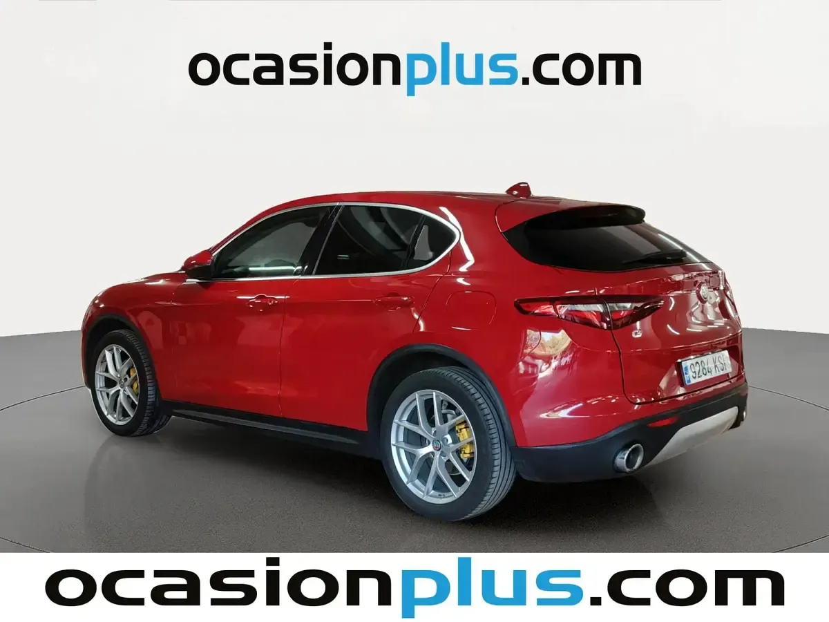 Usado Alfa Romeo Stelvio Executive 210 CV (154 kW) 2018 Rojo SUV