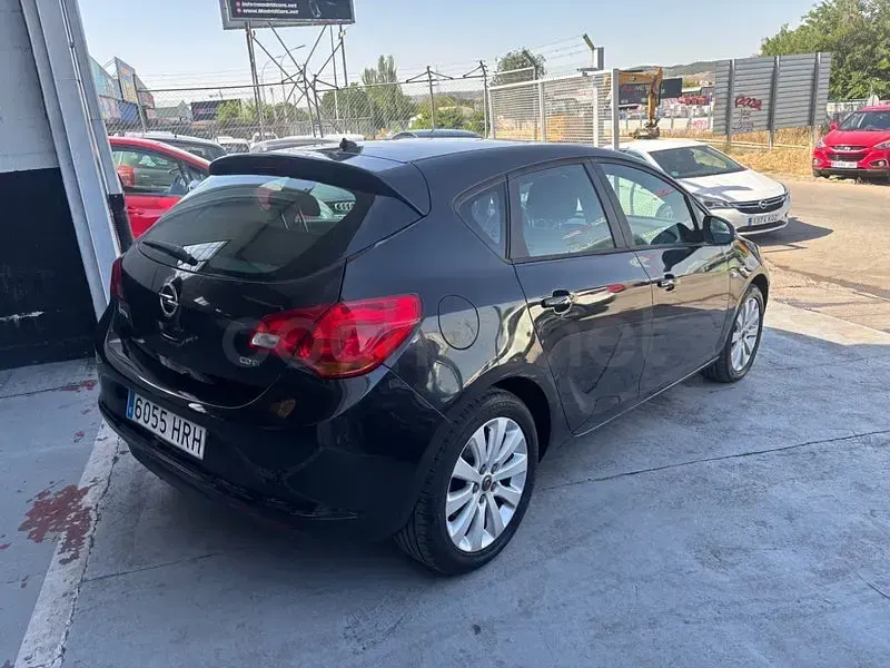 Usado Opel Astra Excellence 110 CV (80 kW) 2013 Negro Berlina