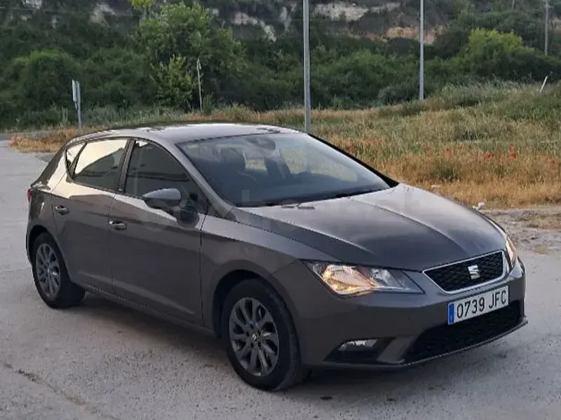 Usado Seat Leon Style 110 CV (80 kW) 2016 Gris / plata Berlina