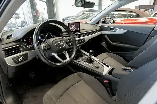 Usado Audi A4 Premium 150 CV (110 kW) 2017 Negro Familiar