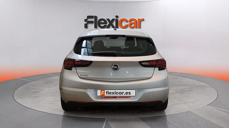 Usado Opel Astra Business 130 CV (95 kW) 2020 Gris Familiar