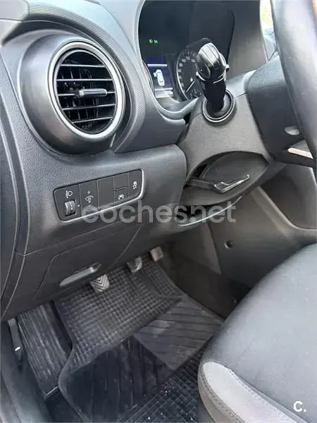 Usado Hyundai Kona 120 CV (88 kW) 2020 Gris / plata SUV