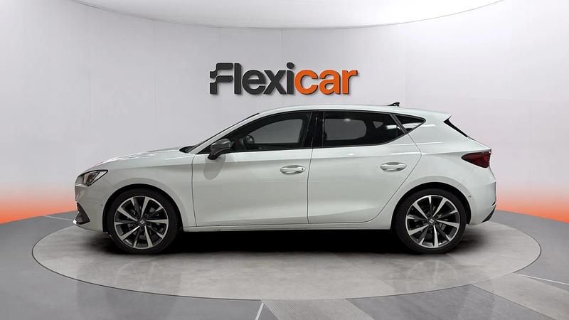 Usado Seat Leon FR 110 CV (80 kW) 2024 Blanco Familiar