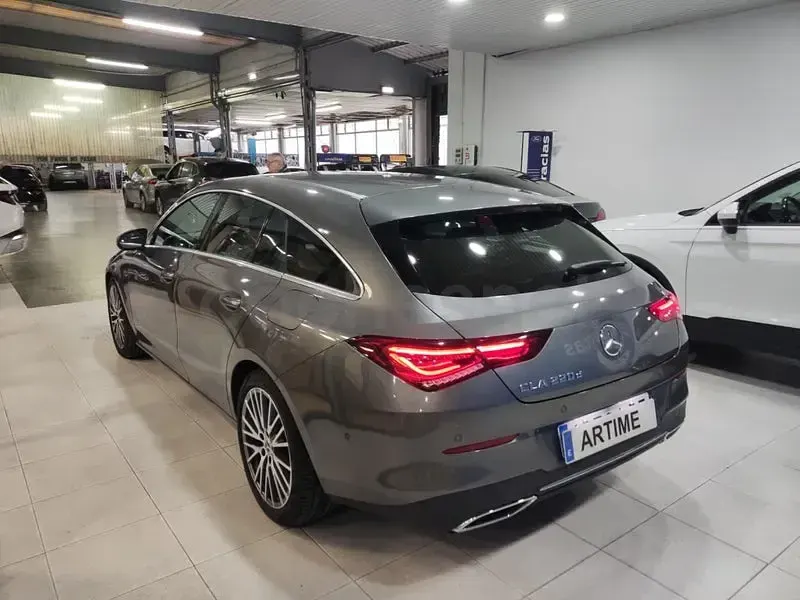 Käytetty Mercedes CLA220 Shooting Brake 190 HP (139 kW) 2021 Harmaa Farmari