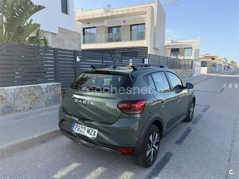 Usado Dacia Sandero Expression 91 CV (66 kW) 2025 Verde Berlina