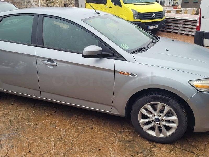 Usado Ford Mondeo Trend 140 CV (102 kW) 2009 Gris / plata Berlina