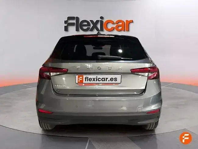 Usado Skoda Fabia Selection 95 CV (69 kW) 2025 Gris Utilitario