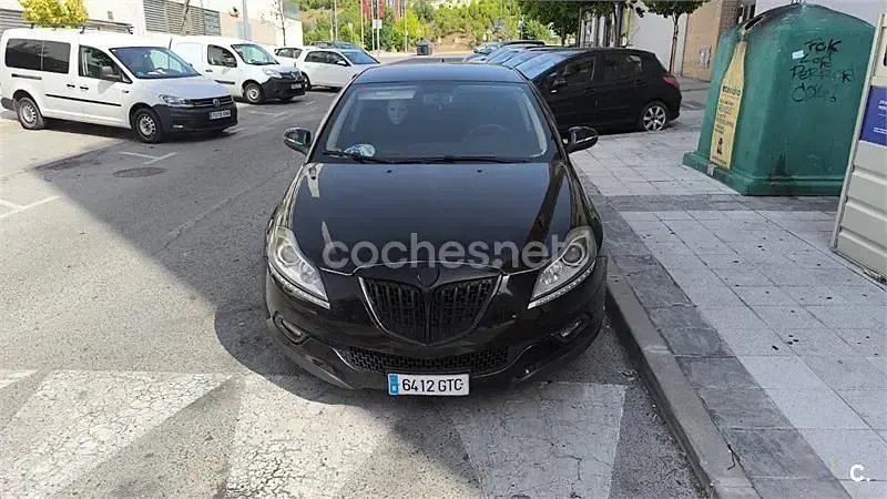 Usado Lancia Delta 120 CV (88 kW) 2010 Negro Utilitario