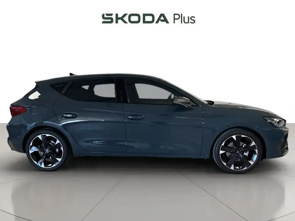 Usado Cupra Leon 150 CV (110 kW) 2024 Azul Berlina