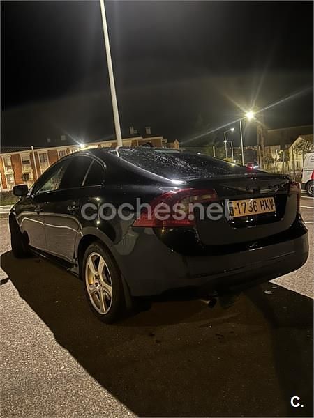 Usado Volvo S60 Momentum 136 CV (100 kW) 2012 Negro Berlina