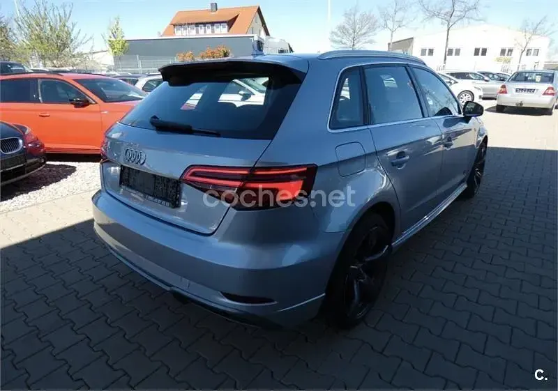 Usado Audi A3 116 CV (85 kW) 2017 Gris / plata Berlina
