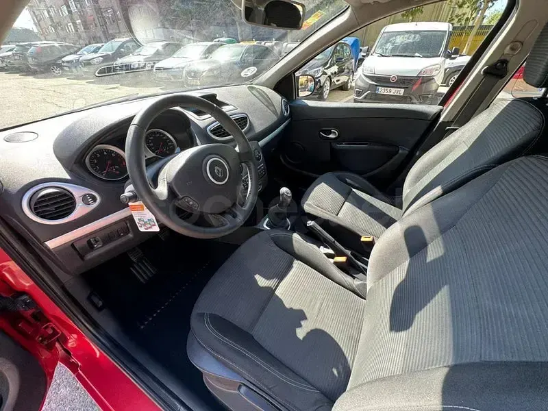 Usado Renault Clio IV Dynamique 105 CV (77 kW) 2012 Rojo Berlina
