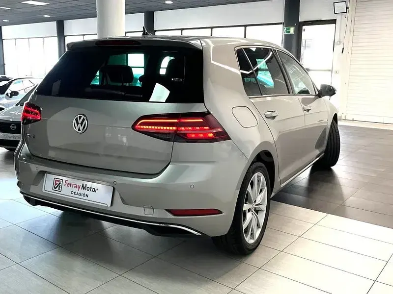 Usado VW Golf VII Advance 150 CV (110 kW) 2020 Gris / plata Berlina