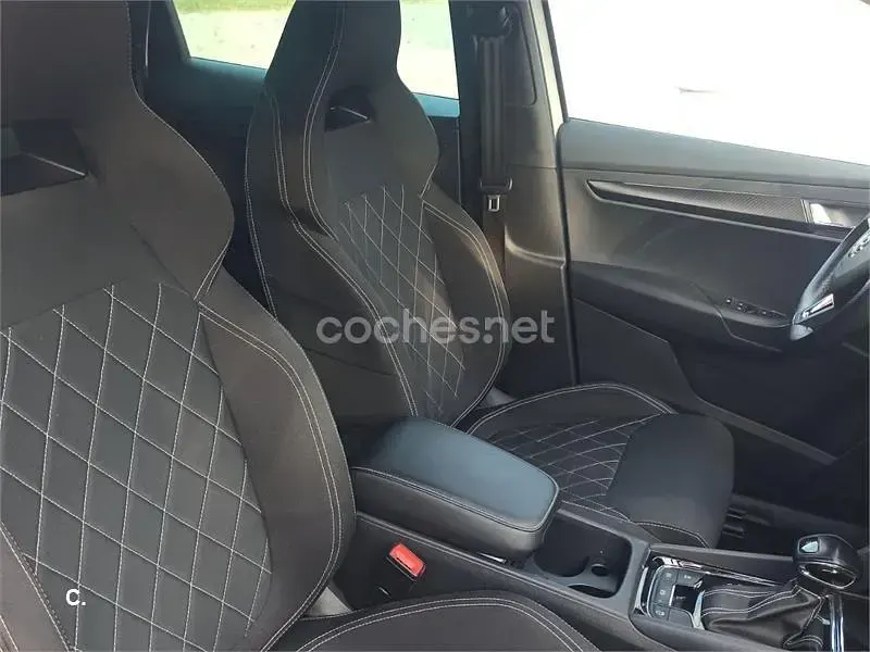 Usado Skoda Karoq 150 CV (110 kW) 2019 Blanco SUV