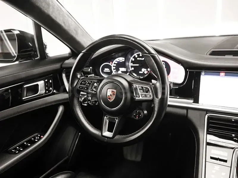 Usado Porsche Panamera Sport Turismo 680 CV (500 kW) 2020 Negro Familiar