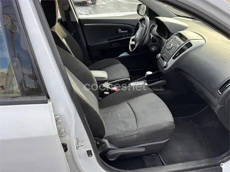 Usado Kia Ceed Active 126 CV (92 kW) 2011 Blanco Utilitario