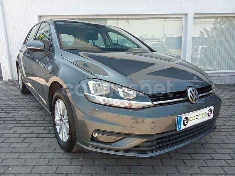 Usado VW Golf VII Advance 115 CV (84 kW) 2019 Gris / plata Berlina