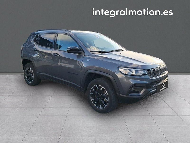 Usado Jeep Compass Trailhawk 240 CV (176 kW) 2022 Gris SUV