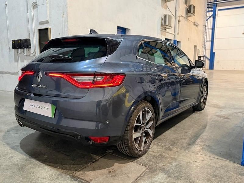 Usado Renault Mégane IV Bose Edition 110 CV (80 kW) 2017 Gris / plata Berlina