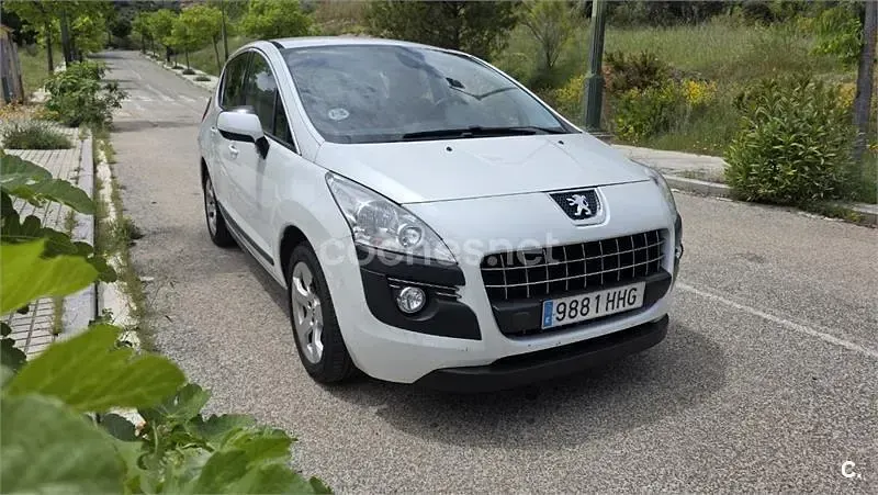 Usado Peugeot 3008 Premium 112 CV (82 kW) 2011 Blanco Familiar