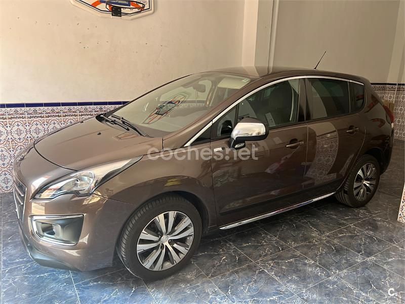 Usado Peugeot 3008 Style 115 CV (84 kW) 2014 Marrón Familiar