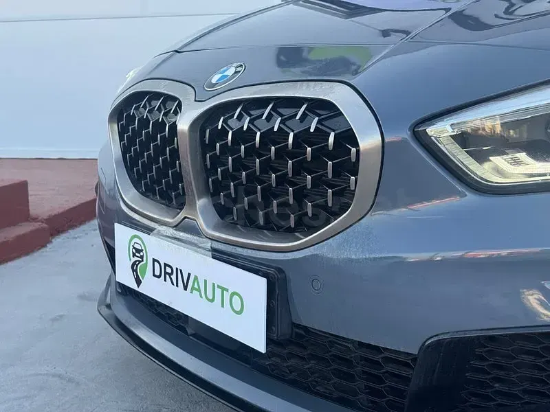 Usado BMW M135 Comfort Edition 306 CV (225 kW) 2023 Gris / plata Utilitario