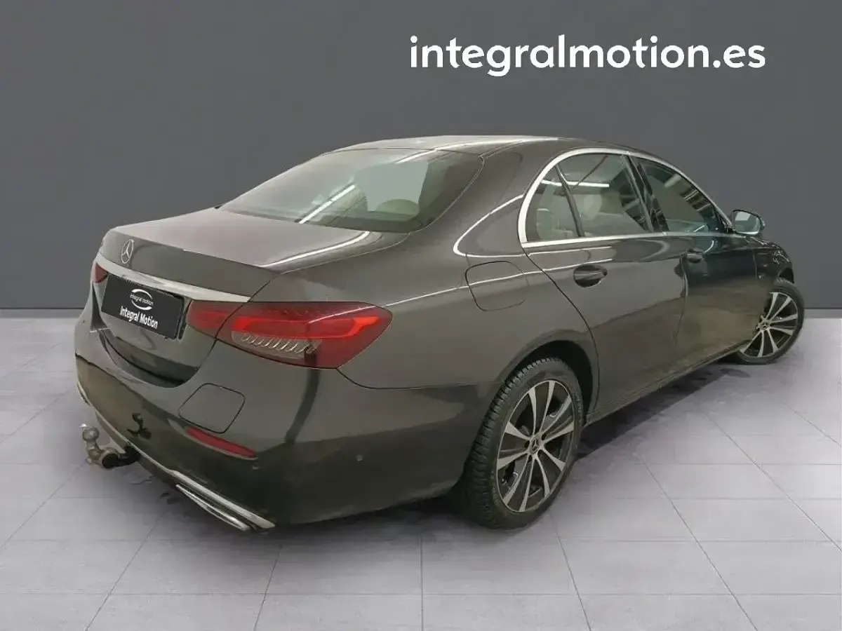 Usado Mercedes E300 319 CV (234 kW) 2021 Gris Berlina