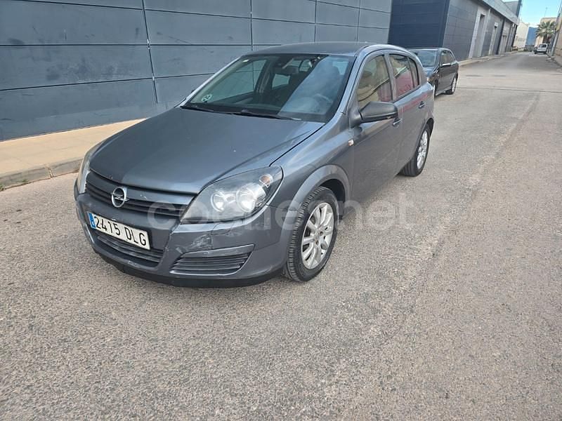 Gris / plata Usado 2005 Opel Astra Edition Berlina | 2600 € (Precio justo) - Imagen 1/4