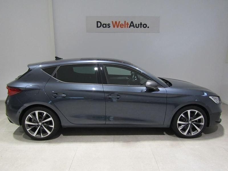 Usado Seat Leon FR 150 CV (110 kW) 2022 Gris Utilitario