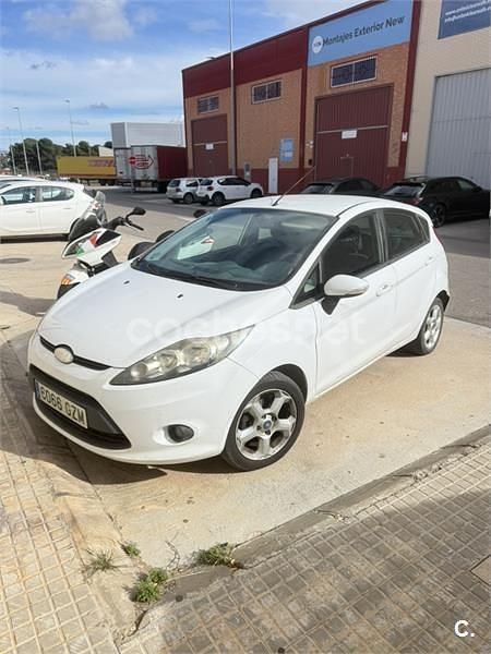 Blanco Usado 2010 Ford Fiesta Trend Berlina | 3400 € (Un poco caro) - Imagen 1/4