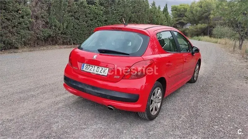 Usado Peugeot 207 110 CV (80 kW) 2006 Rojo Berlina