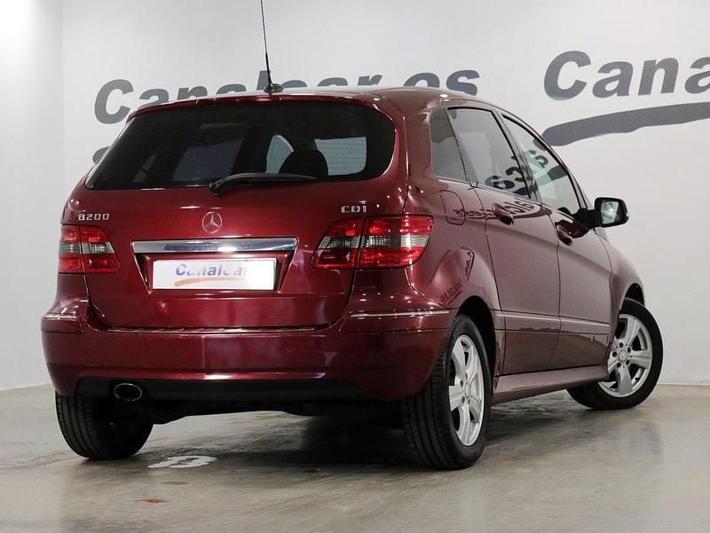 Usado Mercedes B200 140 CV (102 kW) 2009 Granate Monovolumen