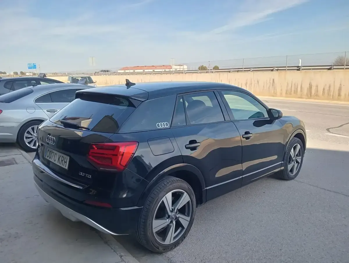 Usado Audi Q2 Design 116 CV (85 kW) 2018 Negro SUV