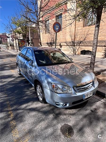 Azul Usado 2005 Kia Cerato EX Berlina | 2900 € (Un poco caro) - Imagen 1/4