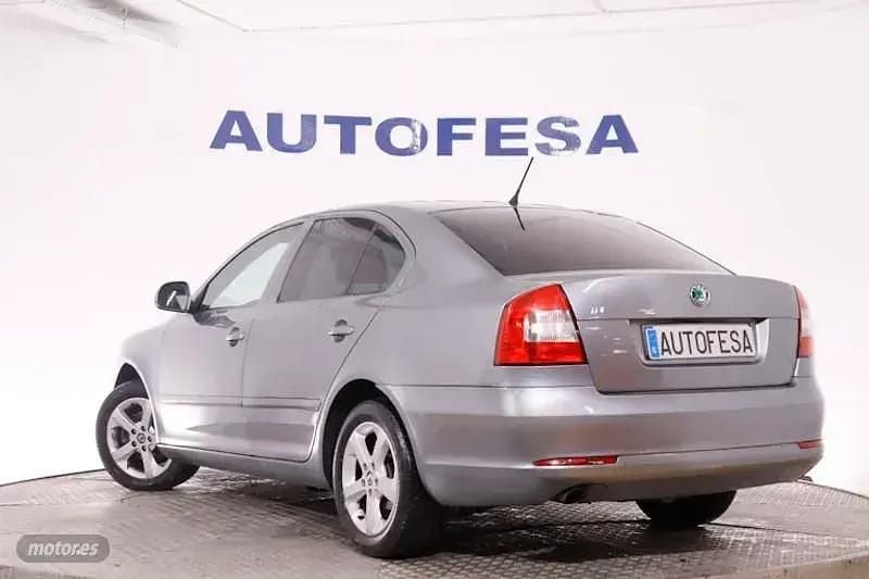 Usado Skoda Octavia Elegance 105 CV (77 kW) 2013 Gris Berlina