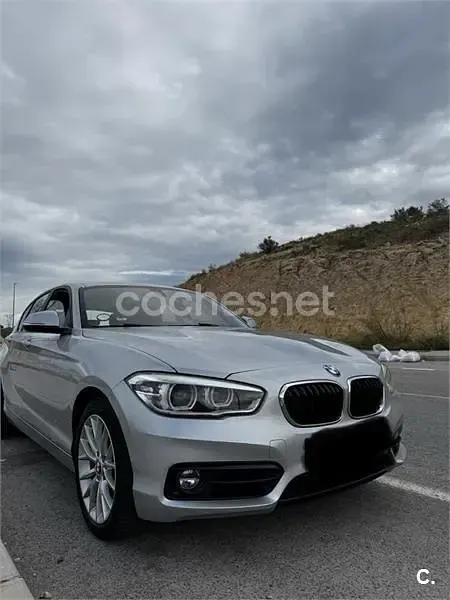 Usado BMW 118 Comfort Edition 150 CV (110 kW) 2018 Gris / plata Berlina