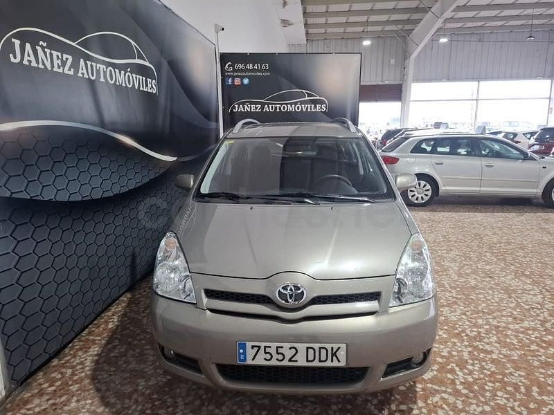 Usado Toyota Corolla Verso Sol 135 CV (99 kW) 2004 Beige Monovolumen