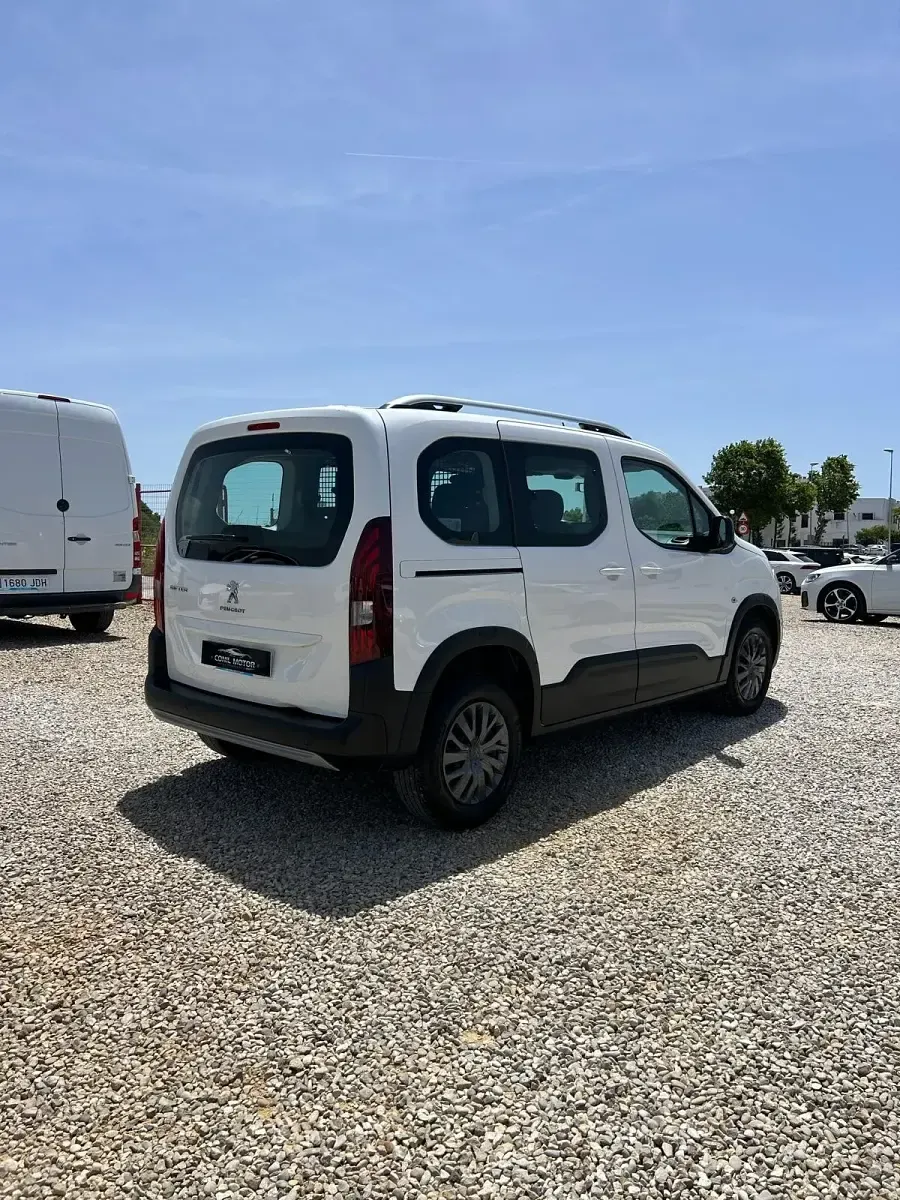 Usado Peugeot Rifter Active 102 CV (75 kW) 2022 Blanco Monovolumen