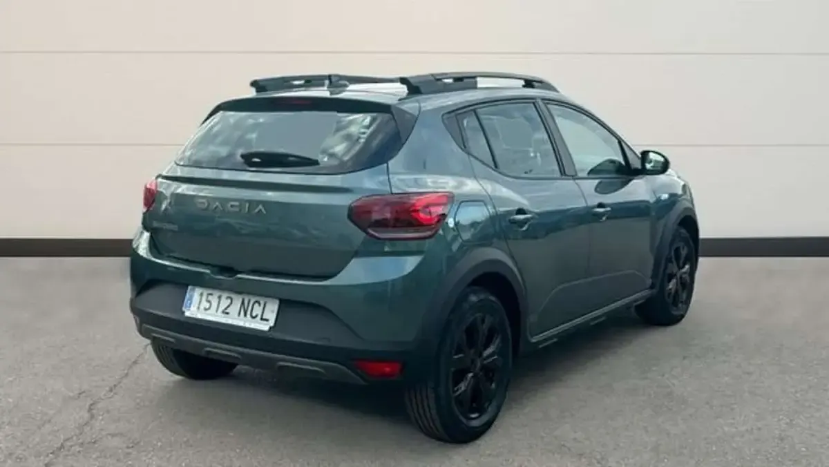 Usado Dacia Sandero Extreme 101 CV (74 kW) 2025 Verde Utilitario