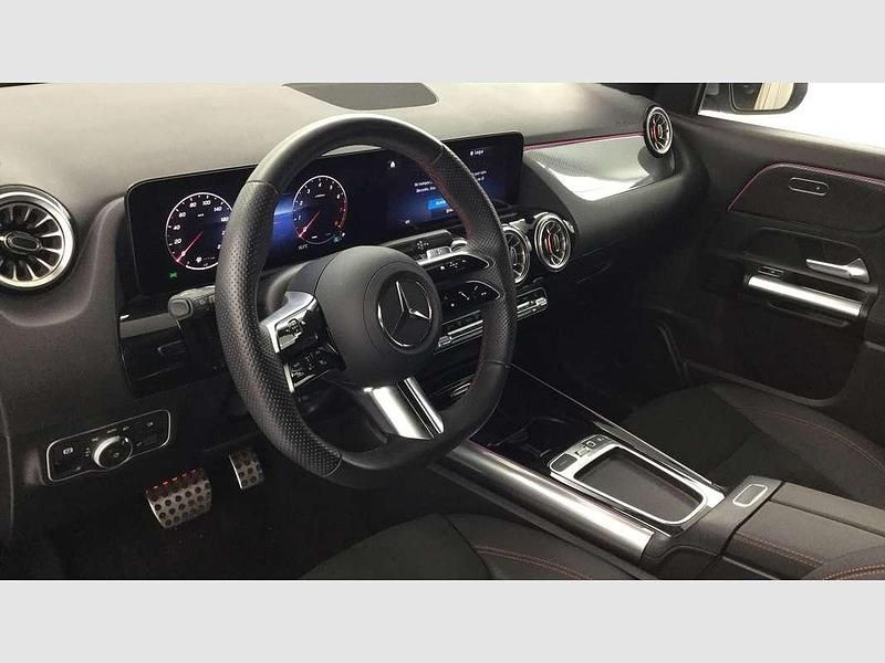 Usado Mercedes GLA200 163 CV (119 kW) 2025 Negro SUV