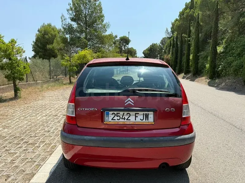 Usado Citroën C3 70 CV (51 kW) 2006 Granate Berlina