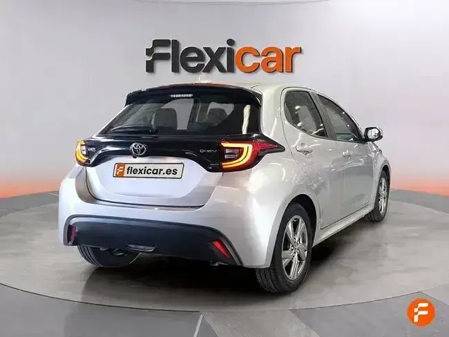 Usado Toyota Yaris Active 116 CV (85 kW) 2025 Gris Utilitario