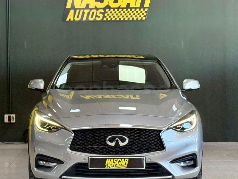 Usado Infiniti Q30 Premium 170 CV (125 kW) 2016 Gris / plata Berlina