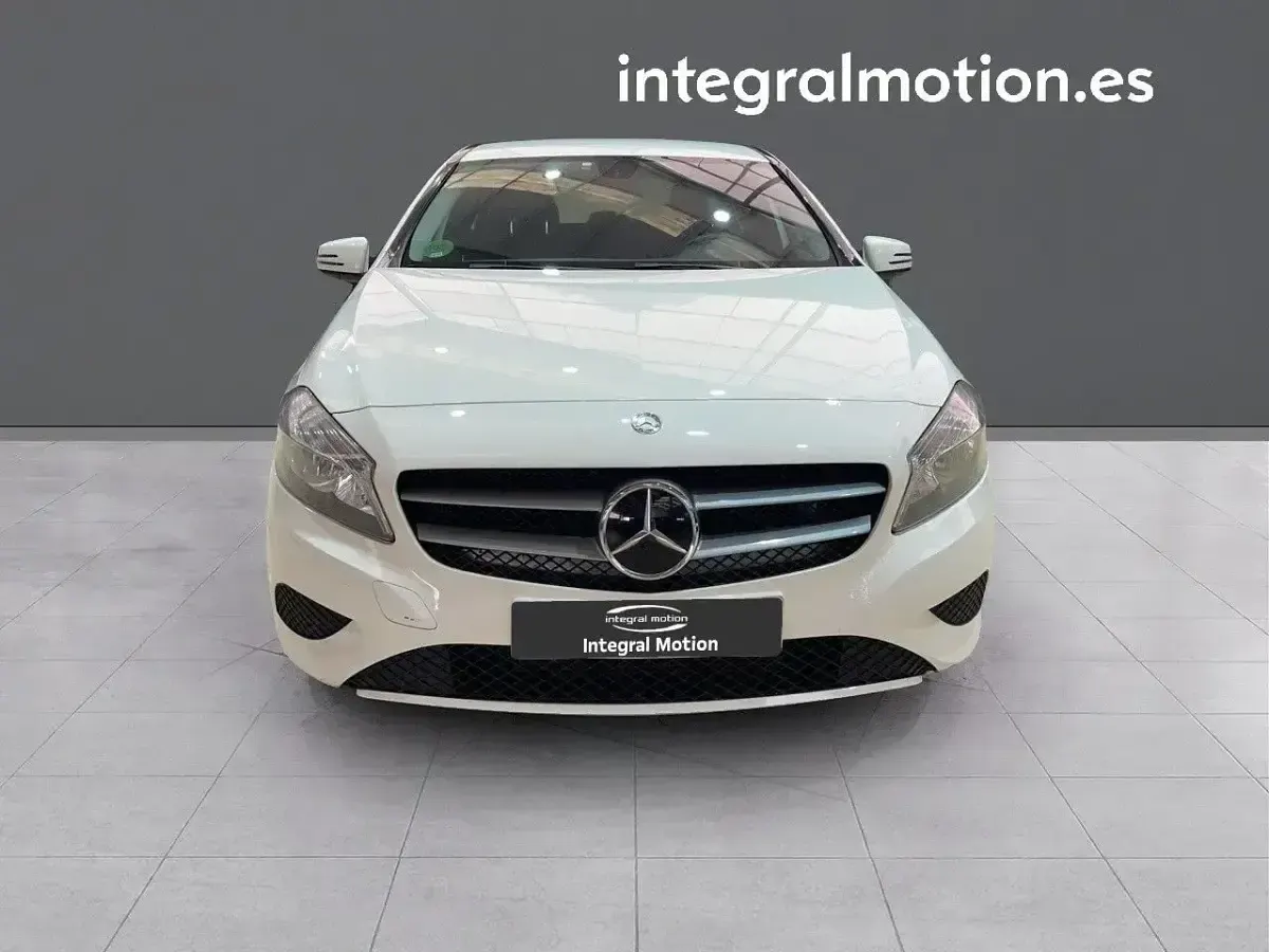 Usado Mercedes A180 Urban 122 CV (89 kW) 2014 Blanco Utilitario